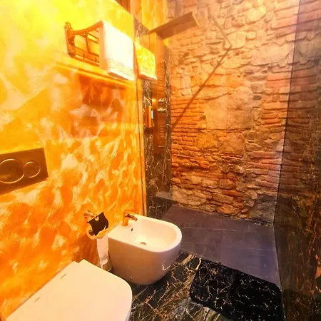 Caravaggio Love hotel