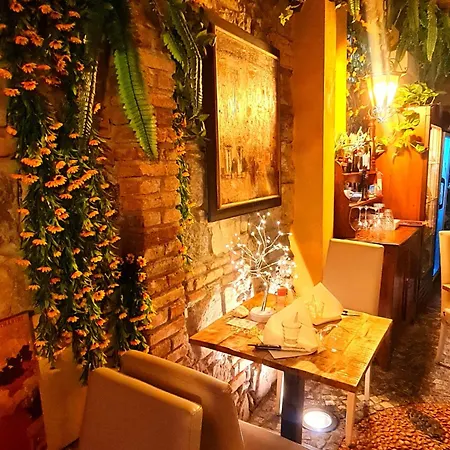 Caravaggio Love hotel